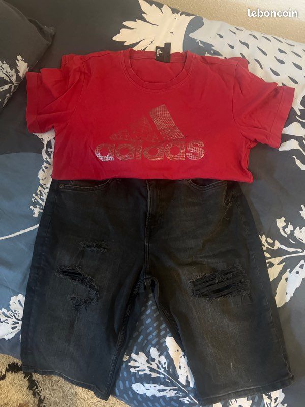 Tenue short en jean noir et un T-Shirt Adidas Vêtements