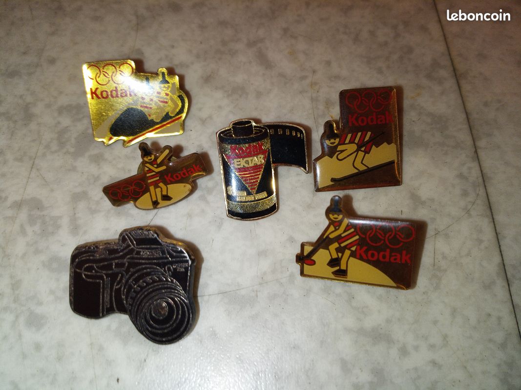 Collection D'insignes Pin's Photo Vintage Années 70 - Agfa, Kodak, Canon, Gevaert - Occasion