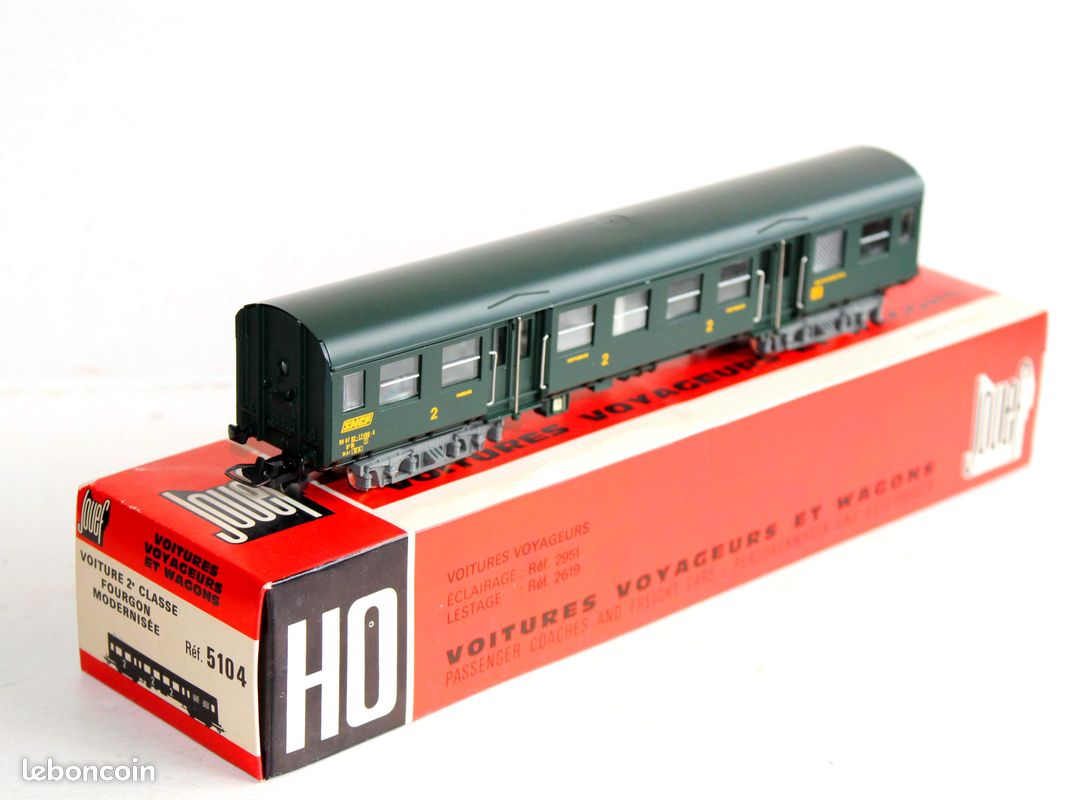 wagons - 33 voitures de voyageurs - miniature Jouef ou Roco en H0 échelle 1:87