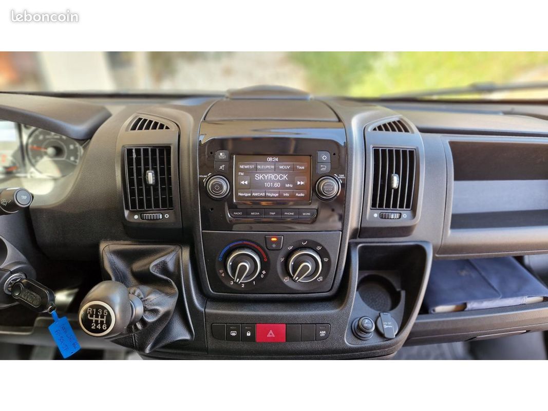 PEUGEOT BOXER Premium 333 L3H2 2.2 BlueHDi S&S - 140 (image 27)