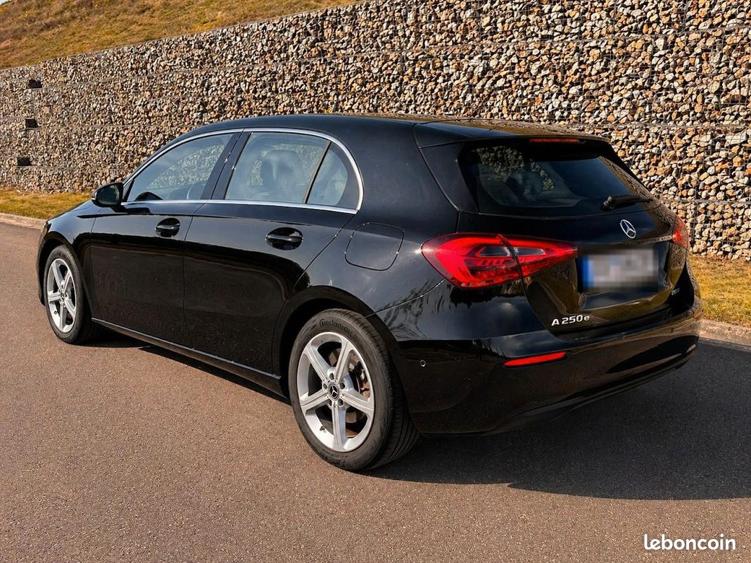 Mercedes-Benz Classe A 250 e Progressive Line 218ch 8G-DCT | Apple CarPlay • Caméra de Recul • Avertisseur de Ligne (image 6)
