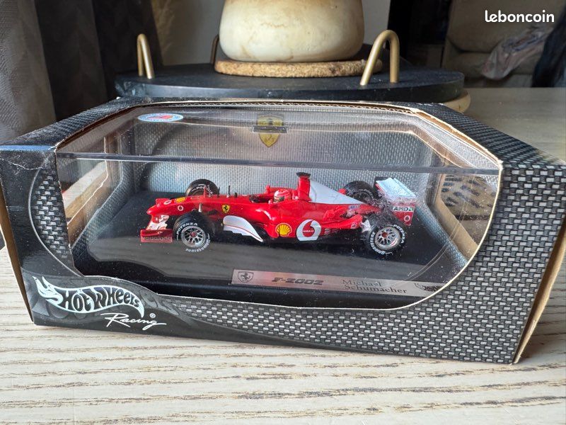 Ferrari F2002 Michael Schumacher – Hot Wheels 1/43 – Miniature Collection