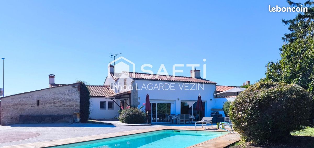 Maison 5 pièces 155 m² · aux Magnils-Reigniers · 155 m² · 263 000 €