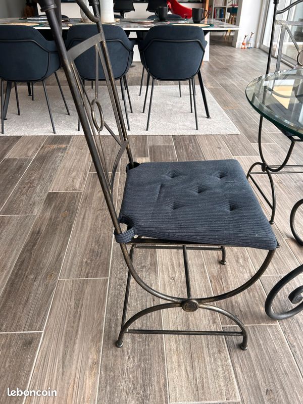 Table fer forgé avec plateau verre + 4 chaises (image 4)