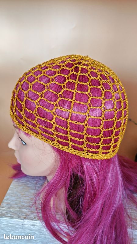 Bonnet filet résille doré fait main au crochet (image 2)