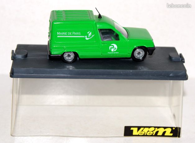 Solido 1/43 – Renault Express Propreté De Paris 1988 – Vert – Rare