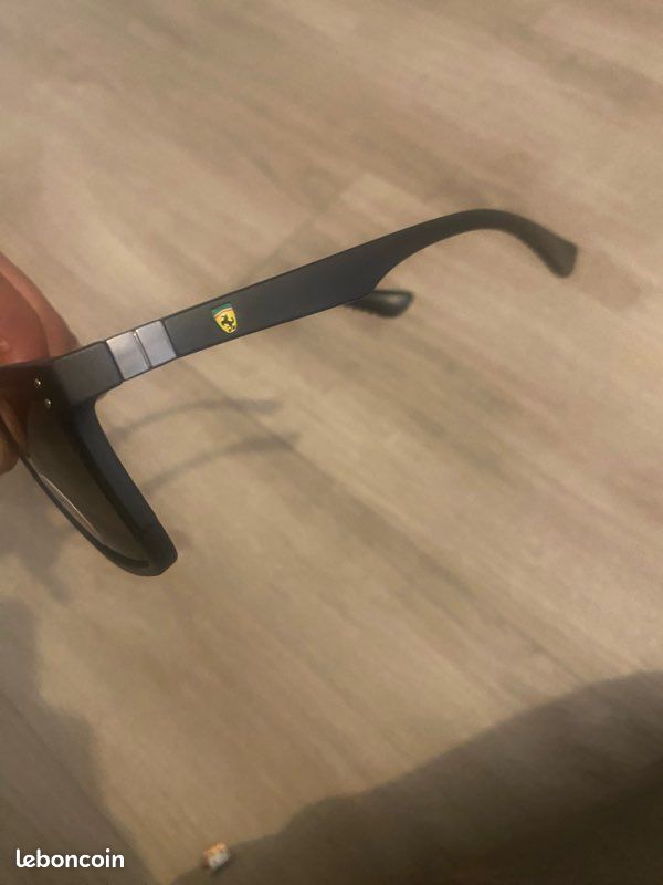 Lunettes de soleil Ray-Ban Polarized (Scuderia Ferrari) - Neuves avec boîte (image 3)