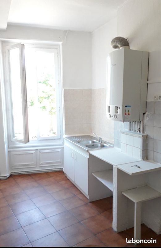 Appartement 3 pièces 92 m² · à Saint-Étienne · 92 m² · 600 €
