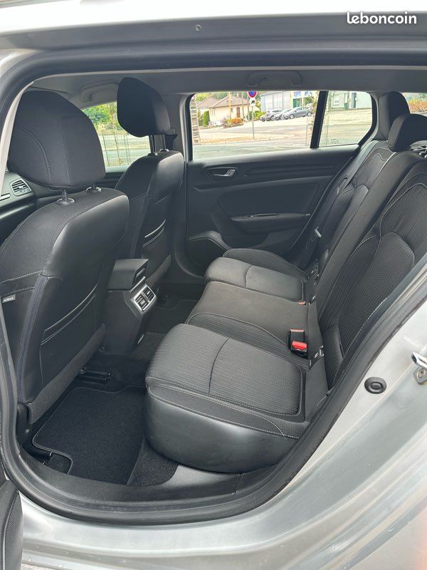 RENAULT MÉGANE IV ESTATE 1.5 dci 110 Energy Business / DISTRIBUTION NEUVE / Excellent État / GARANTIE 6 MOIS (image 6)