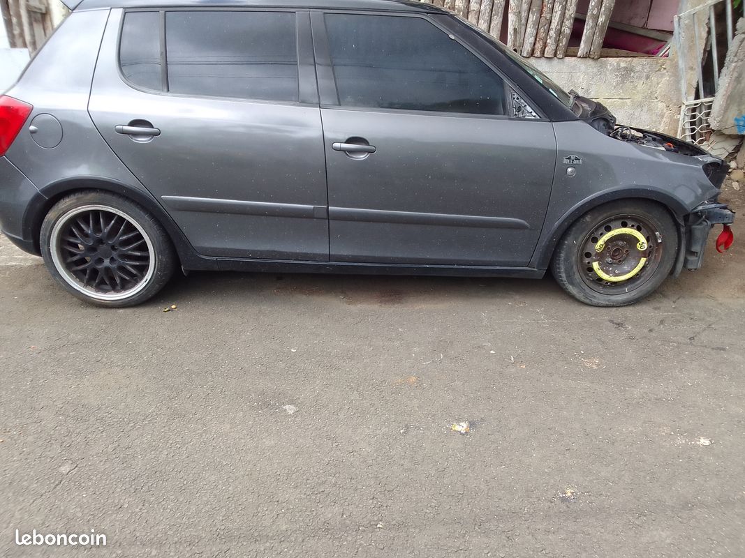 Pièce skoda fabia 1.6 TDi (image 1)