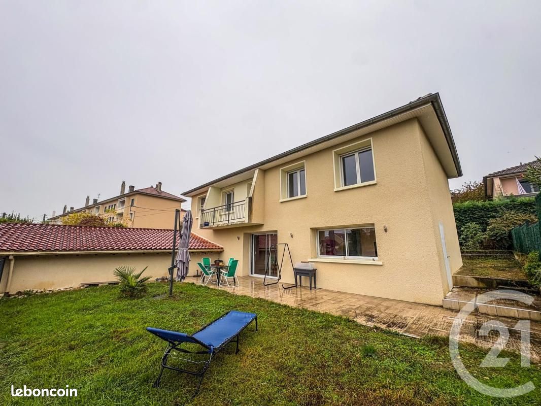 Maison 7 pièces 161 m² · à Jassans-Riottier · 161 m² · 335 000 €