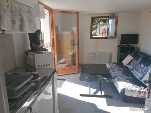 Studio meublé avec terrasse