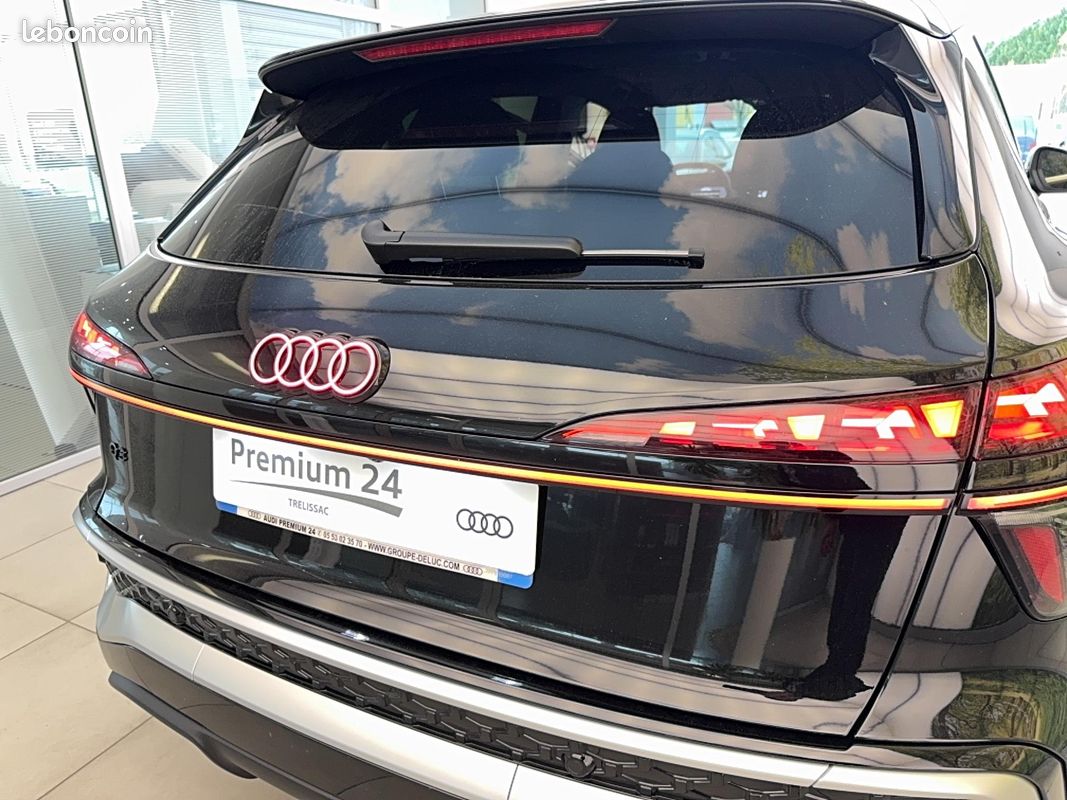 AUDI Q3 e-hybrid 272 ch S tronic 6 S line (image 2)