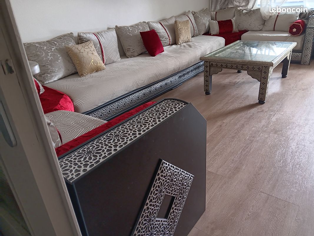Salon marocain en U de gamme noir et gris + table orientale artisanale (image 1)