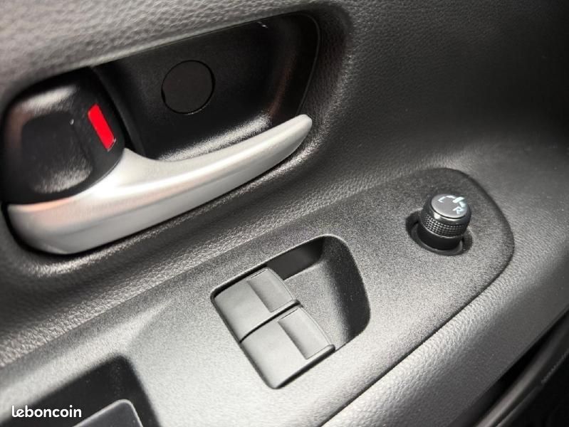 Toyota Aygo X 1.0 VVT-i 72ch Design S-CVT MY23 (image 23)