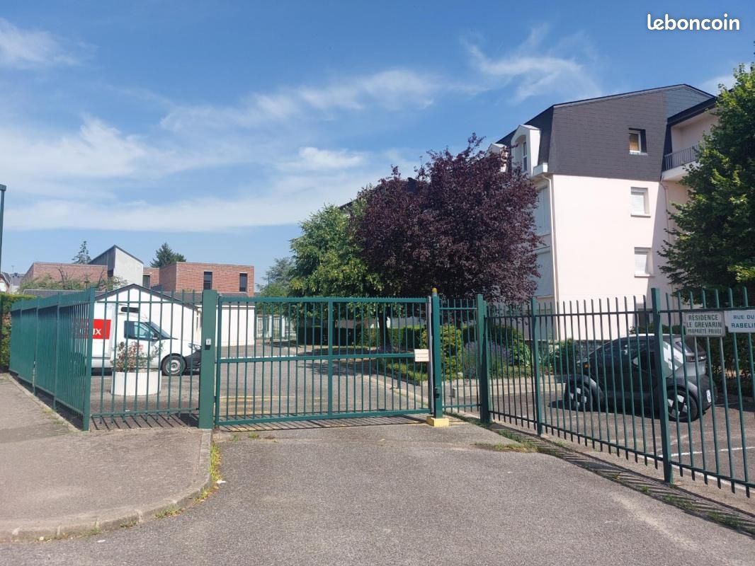 Parking Vernon · 52 €/mois