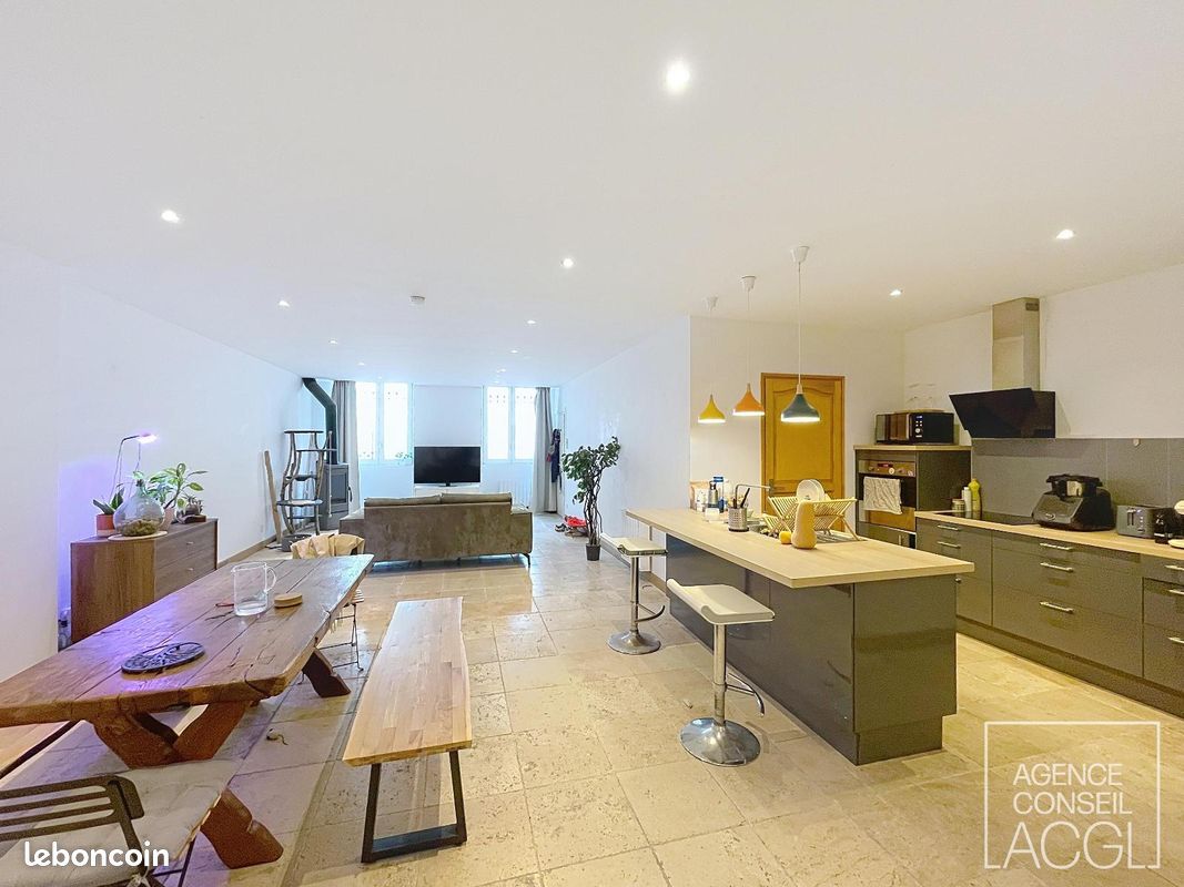 Appartement 3 pièces 98 m² · à Bordeaux · 98 m² · 1 250 €/mois