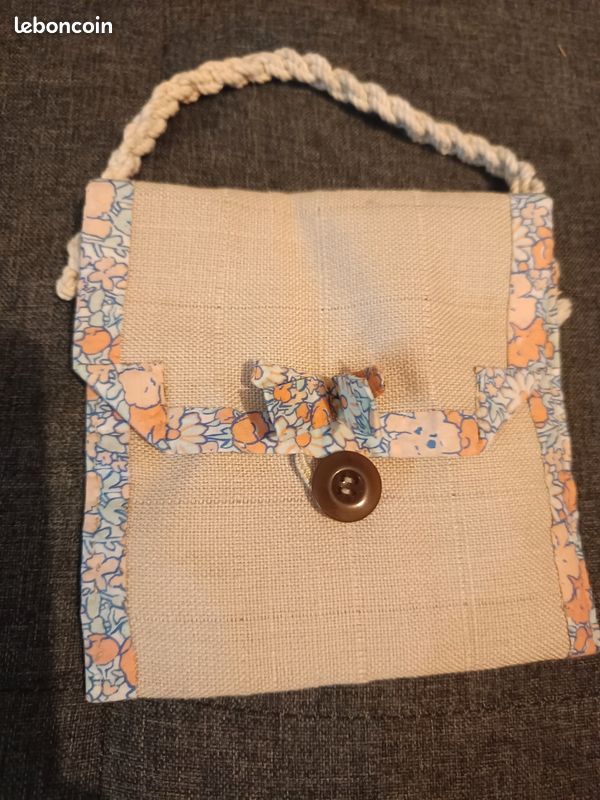 Petite pochette en tissu (image 1)