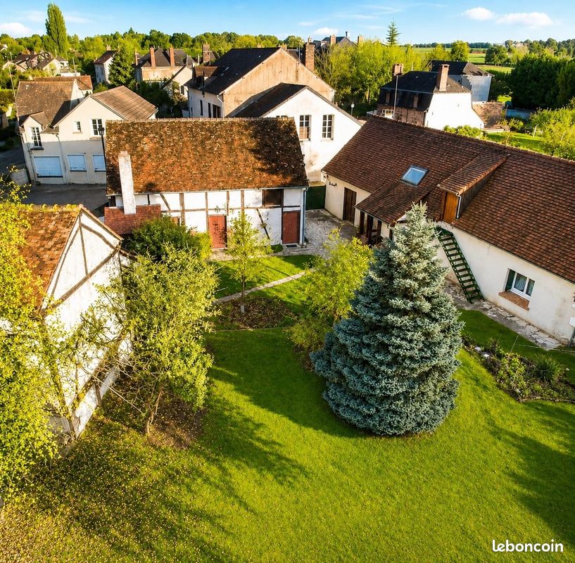 Maison 7 pièces 115 m² · à Champcevrais · 115 m² · 160 000 €