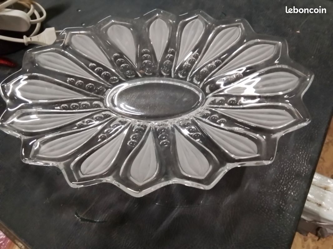 Plat en verre ovale (image 1)