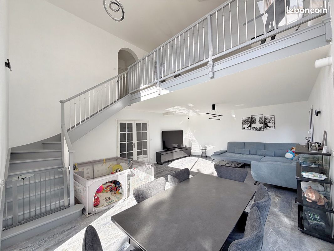 Maison 5 pièces 154 m² · à Cessy · 154 m² · 950 000 €