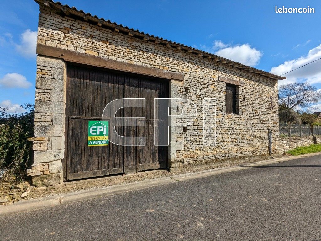 Maison 1 pièce 65 m² - Angliers 86330 (image principale 0)