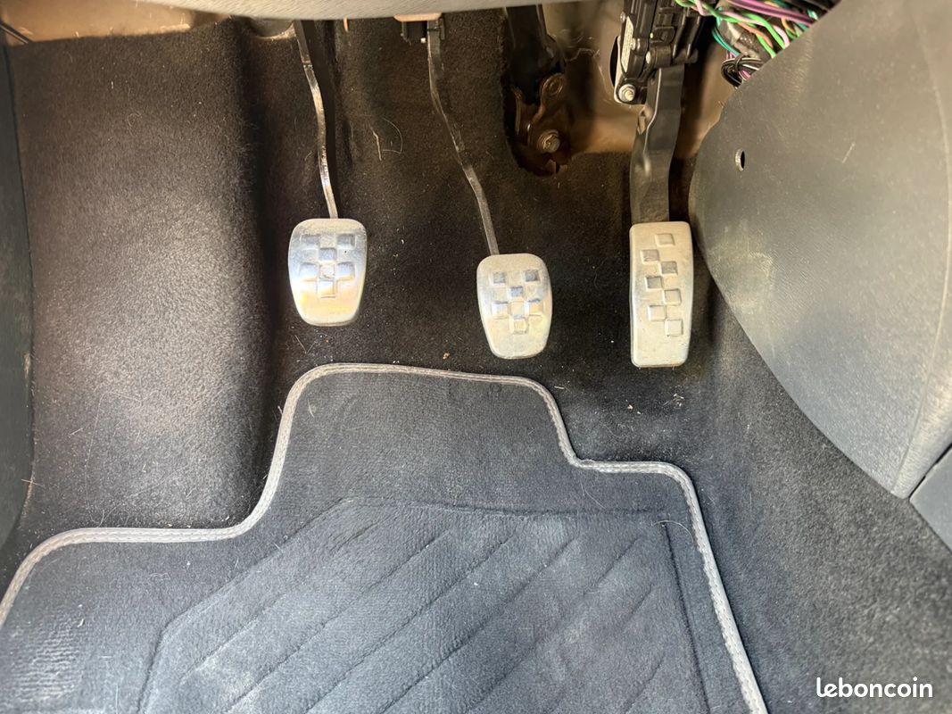 RENAULT Twingo RS 1.6 130ch - 2011 - 110 000 km - Kit Distribution fait à 109000 - Demi ligne - Suivi Complet (image 20)