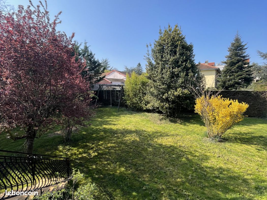 Maison 5 pièces 211 m² · à Saint-Genis-les-Ollières · 211 m² · 499 000 €