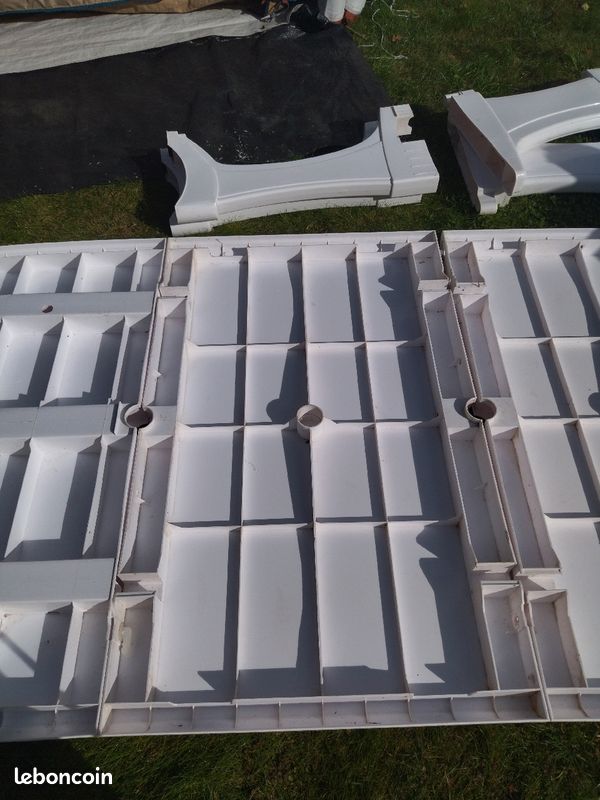 Table blanche de jardin (image 3)