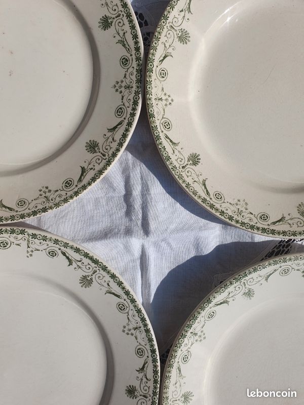 Assiettes plates terre de fer vert estampillées BHV (image 2)