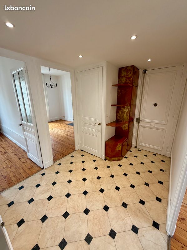 Appartement 3 pièces 75 m² · à Saint-Étienne · 75 m² · 735 €