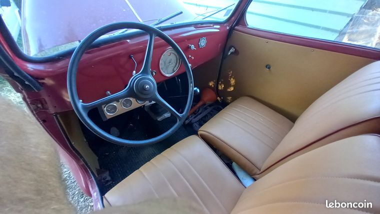 Peugeot 202 plateau ridelles | Exposition de Quivières (80