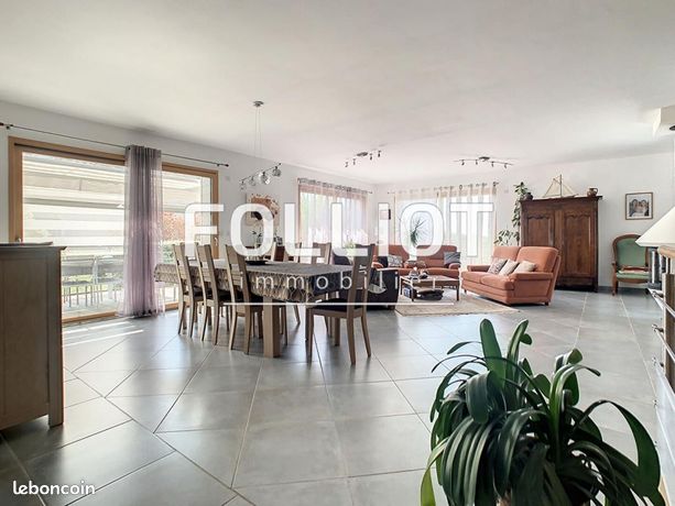 Maison 9 pièces 325 m²