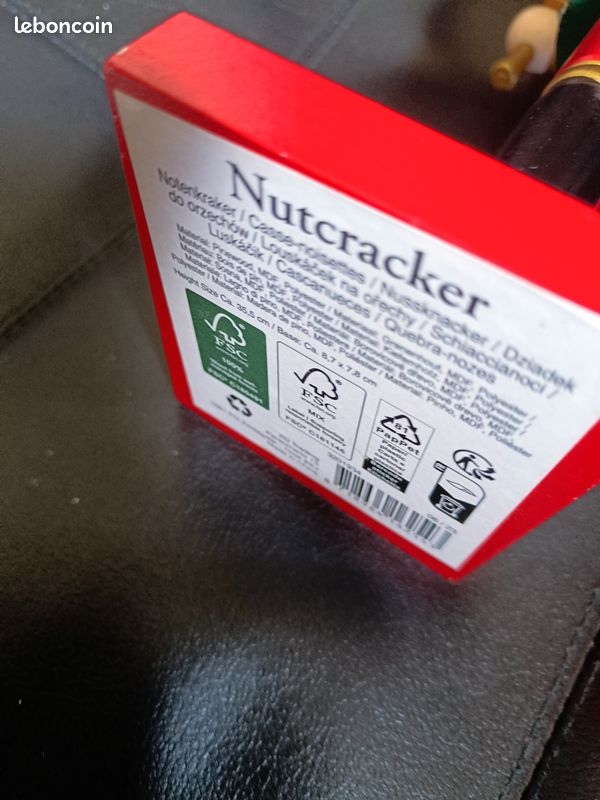 Grand casse noisette en bois de la marque Nutcracker (image 3)