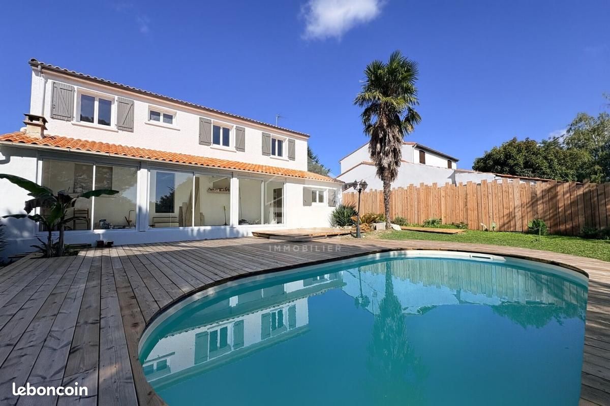 Maison 7 pièces 200 m² · à Saintes · 200 m² · 415 000 €