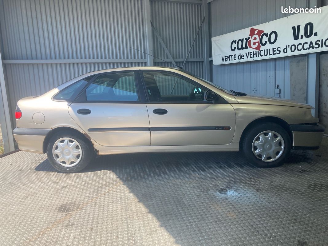 RENAULT LAGUNA 1 PHASE 2 1.6i - 16V 1598cm 1998 (image 3)