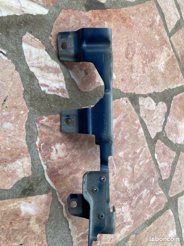 Fixation d’aile droite de Twingo 2 (image 1)