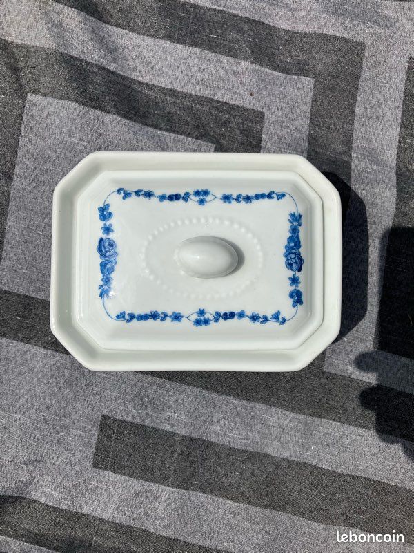Boîte en porcelaine APILCO France – Motifs bleus floraux (image 3)