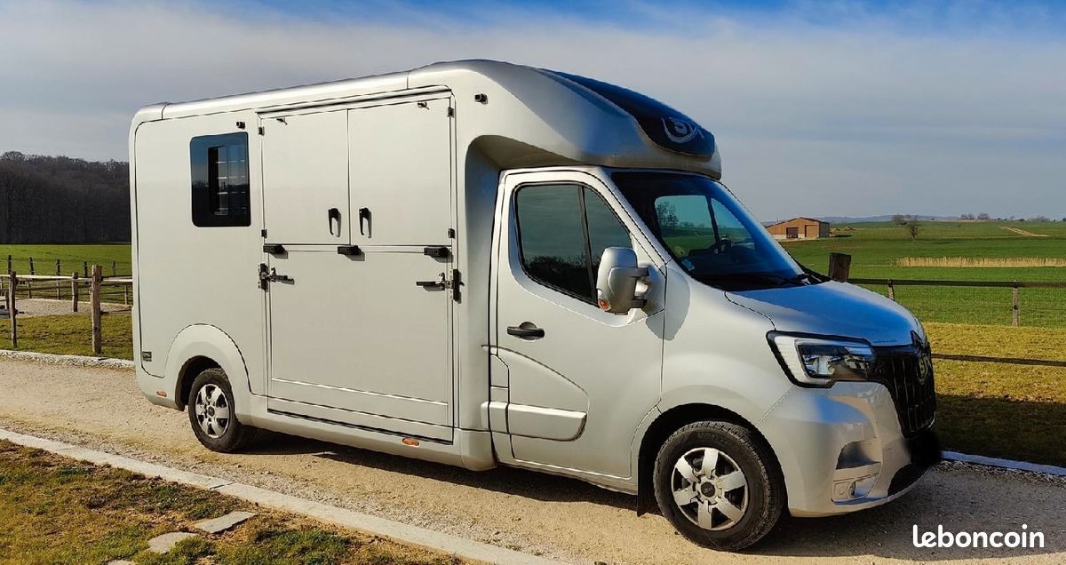 Camion chevaux STX - Utilitaires