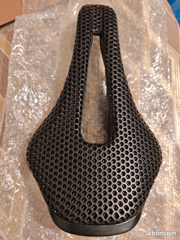 Selle de vélo de route entièrement en fibre de carbone, impression 3D, siège avant confortable, accent d'abeille creux, dissipation thermique, virus, nouveau  18