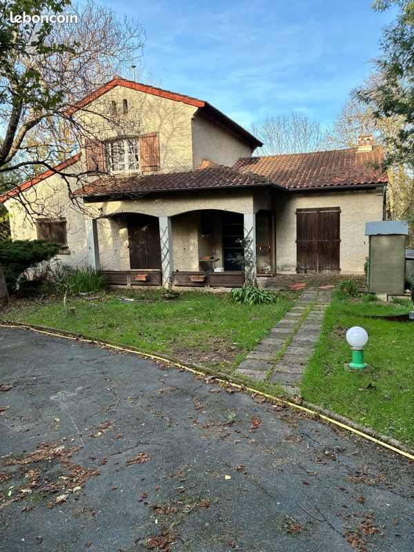Maison 9 pièces 165 m² · à Castres · 165 m² · 260 000 €