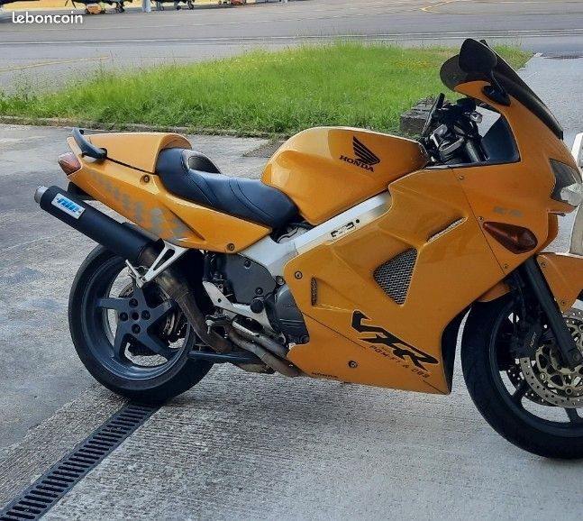 Vfr 800 fi (image 1)