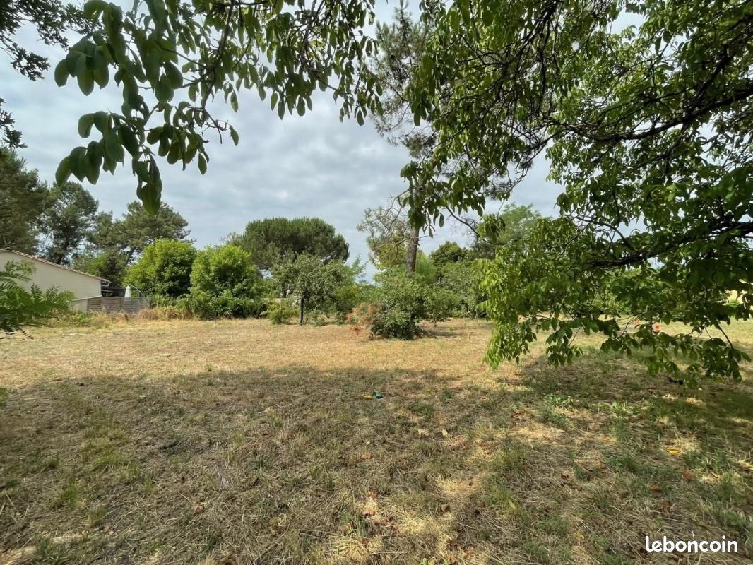 Terrain 800 m² Prignac Et Marcamps · à Prignac-Et-Marcamps · 60 000 €
