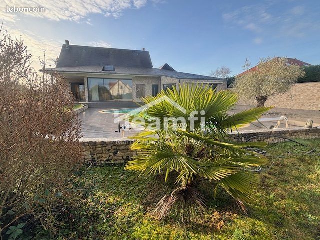 Maison 7 pièces 245 m² · à Fussy · 245 m² · 498 750 €