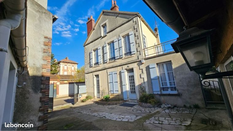 Maison centre ville avec cour et jardin