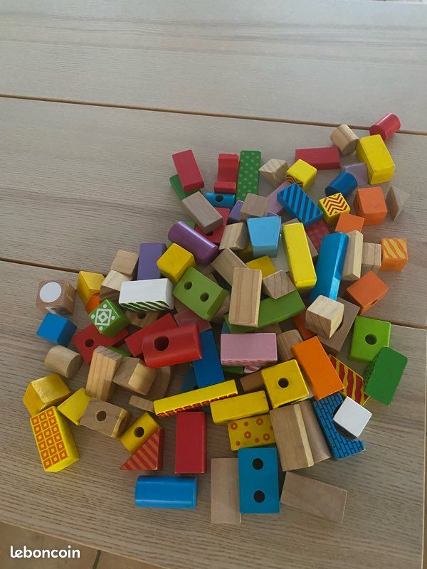 Jeu de construction cubes bois (image 1)