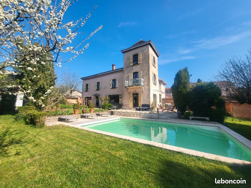 Maison 10 pièces 276 m² · à Châtillon-sur-Chalaronne · 276 m² · 790 000 €