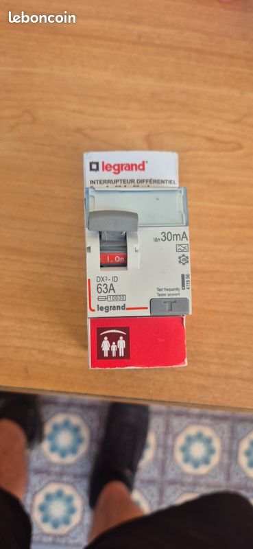 Interrupteur différentiel XE 63A 30ma type AC - auto -230V Schneider