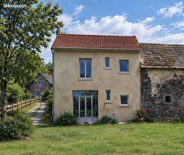 Maison 4 pièces 79 m² · à Saint-Genès-Champanelle · 79 m² · 165 000 €