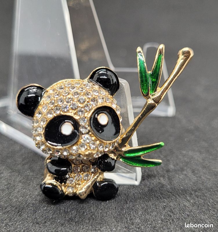 Broche Neuve – Magnifique petit Panda (image 1)